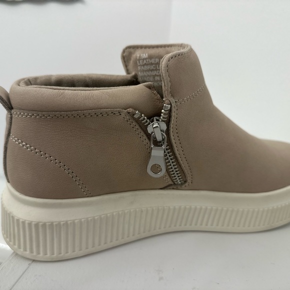 Cooper Key Zip Womens Suede Ankle Boots, 7.5 M Tan - Picture 2 of 5